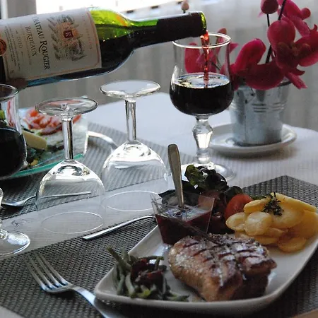 Acropolis - ホテル 3*