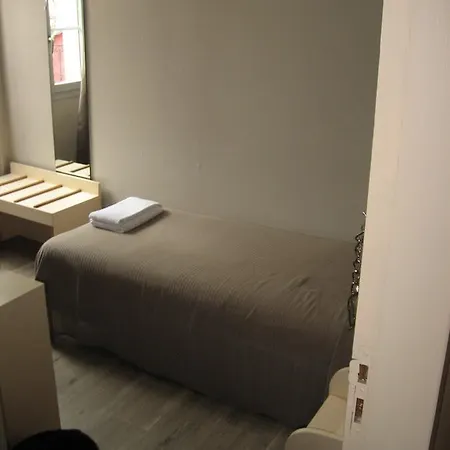 Acropolis Hotel 3*