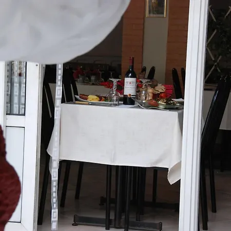 Acropolis Hotel 3*