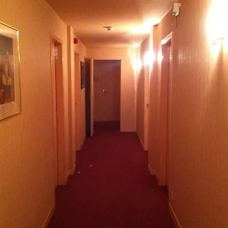 Acropolis Hotel 3*